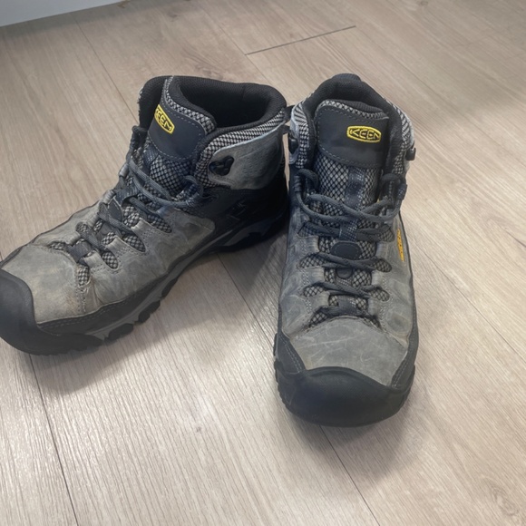 Leather Waterproof Keens - Picture 2 of 7